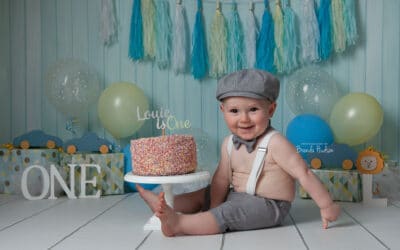 Cake smash photos in Rugeley ~ Louie!